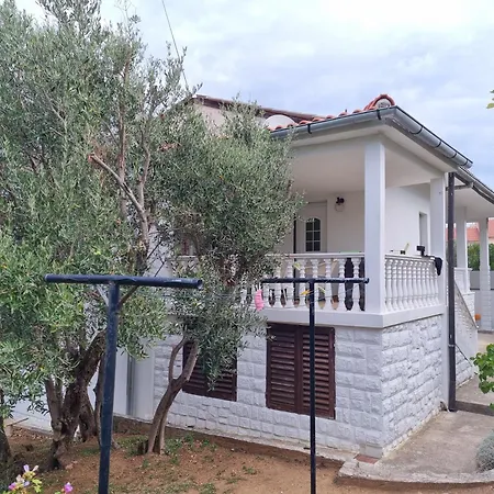 Metka Apartment Murter